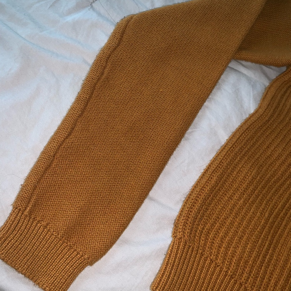 Sweater! - Picture 4 of 4